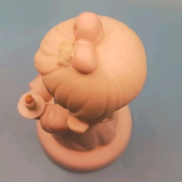 "SHARING THE LIGHT OF LOVE" 272531 Precious Moments Porcelain Girl 1997 - Picture 4 of 8
